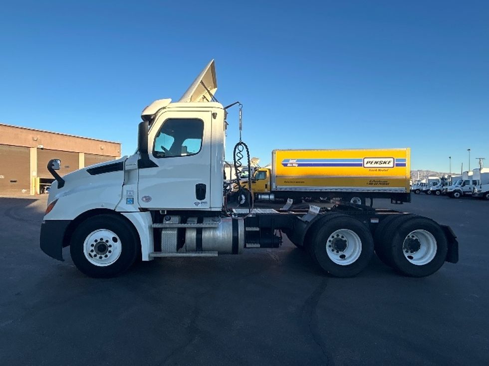 Day Cab Tractor-Heavy Duty Tractors-Freightliner-2019-T12664ST-Las Vegas-NV-151,795\n\t\tmiles-$ 61,750 - Image 4
