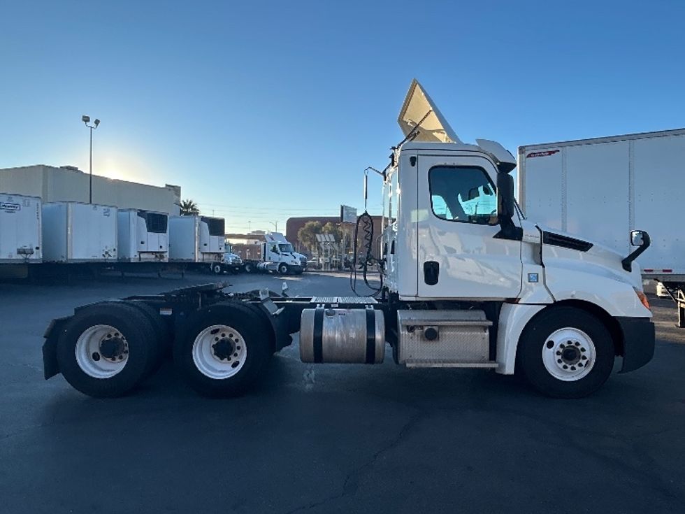 Day Cab Tractor-Heavy Duty Tractors-Freightliner-2019-T12664ST-Las Vegas-NV-151,795\n\t\tmiles-$ 61,750 - Image 8