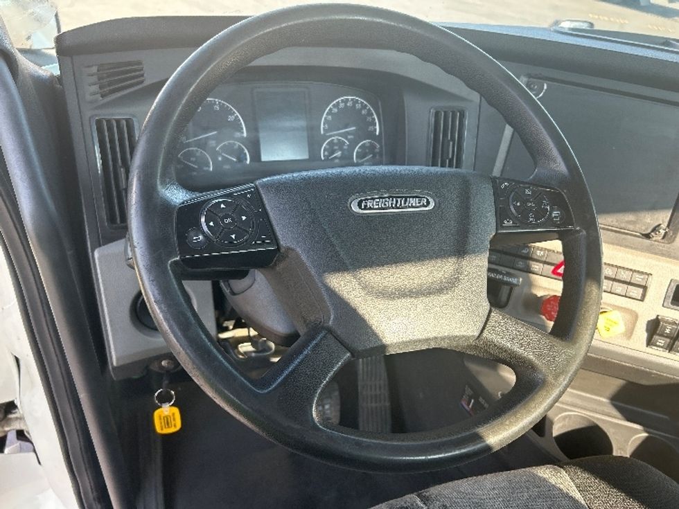 Day Cab Tractor-Heavy Duty Tractors-Freightliner-2019-T12664ST-Las Vegas-NV-227,125\n\t\tmiles-$ 60,500 - Image 10
