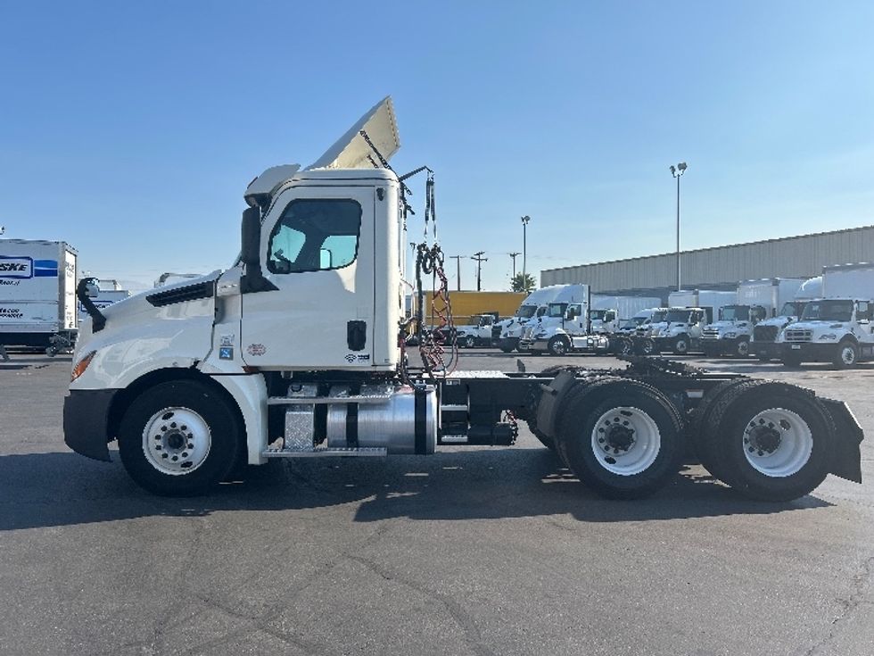 Day Cab Tractor-Heavy Duty Tractors-Freightliner-2019-T12664ST-Las Vegas-NV-227,125\n\t\tmiles-$ 60,500 - Image 4