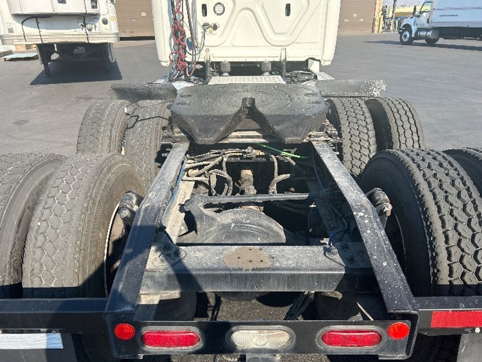 Day Cab Tractor-Heavy Duty Tractors-Freightliner-2019-T12664ST-Las Vegas-NV-227,125\n\t\tmiles-$ 60,500 - Image 6