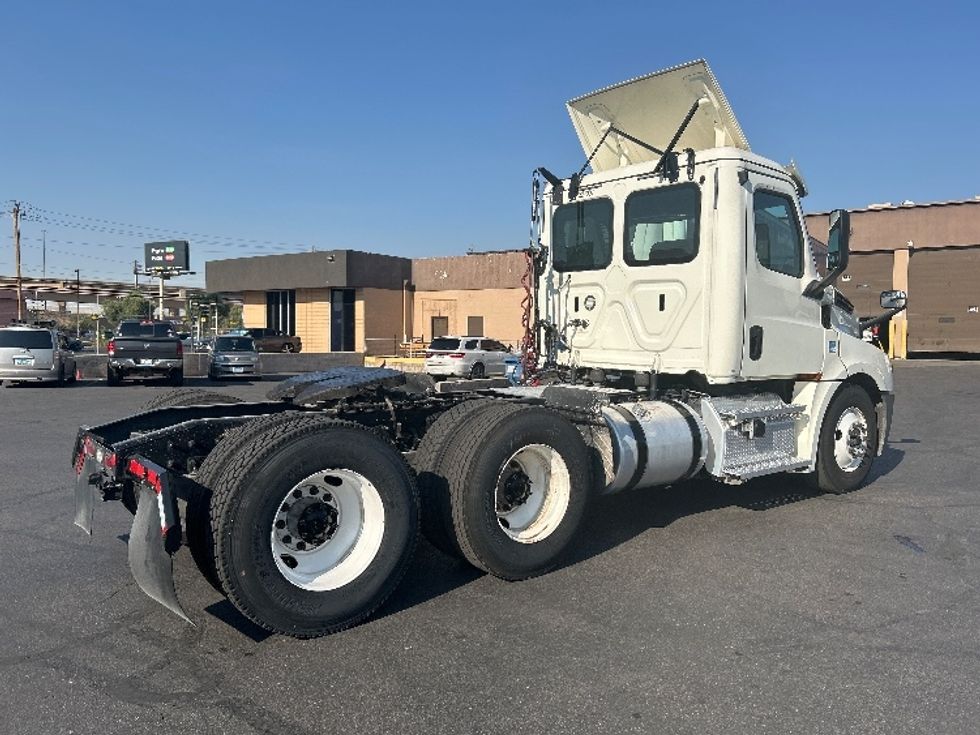 Day Cab Tractor-Heavy Duty Tractors-Freightliner-2019-T12664ST-Las Vegas-NV-227,125\n\t\tmiles-$ 60,500 - Image 7