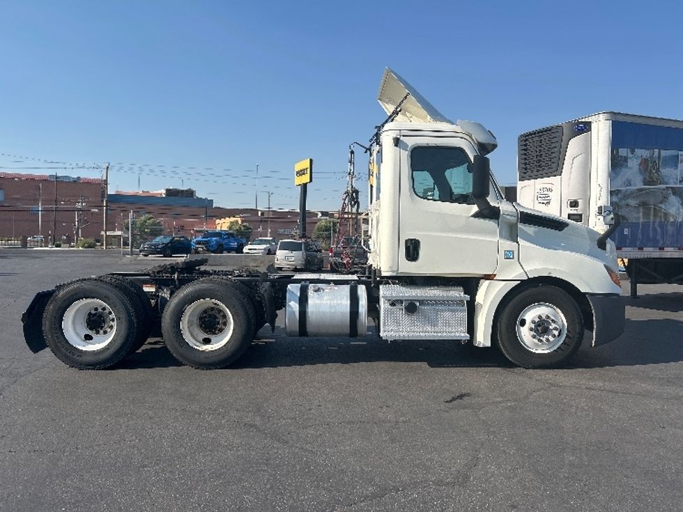 Day Cab Tractor-Heavy Duty Tractors-Freightliner-2019-T12664ST-Las Vegas-NV-227,125\n\t\tmiles-$ 60,500 - Image 8