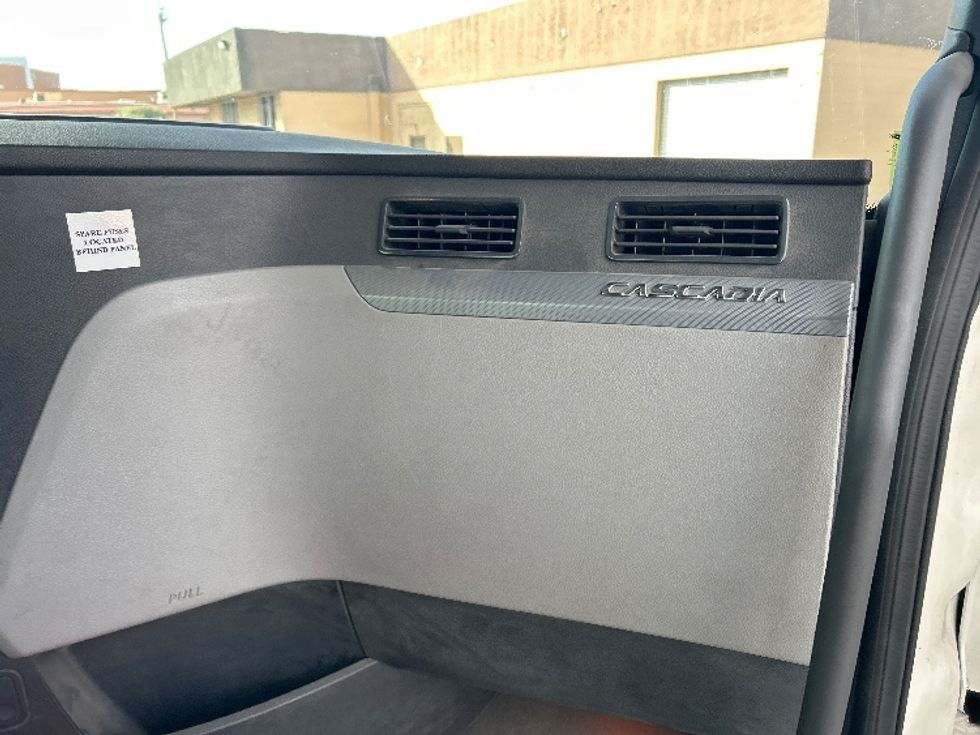 Day Cab Tractor-Heavy Duty Tractors-Freightliner-2019-T12664ST-Las Vegas-NV-229,023\n\t\tmiles-$ 56,250 - Image 13