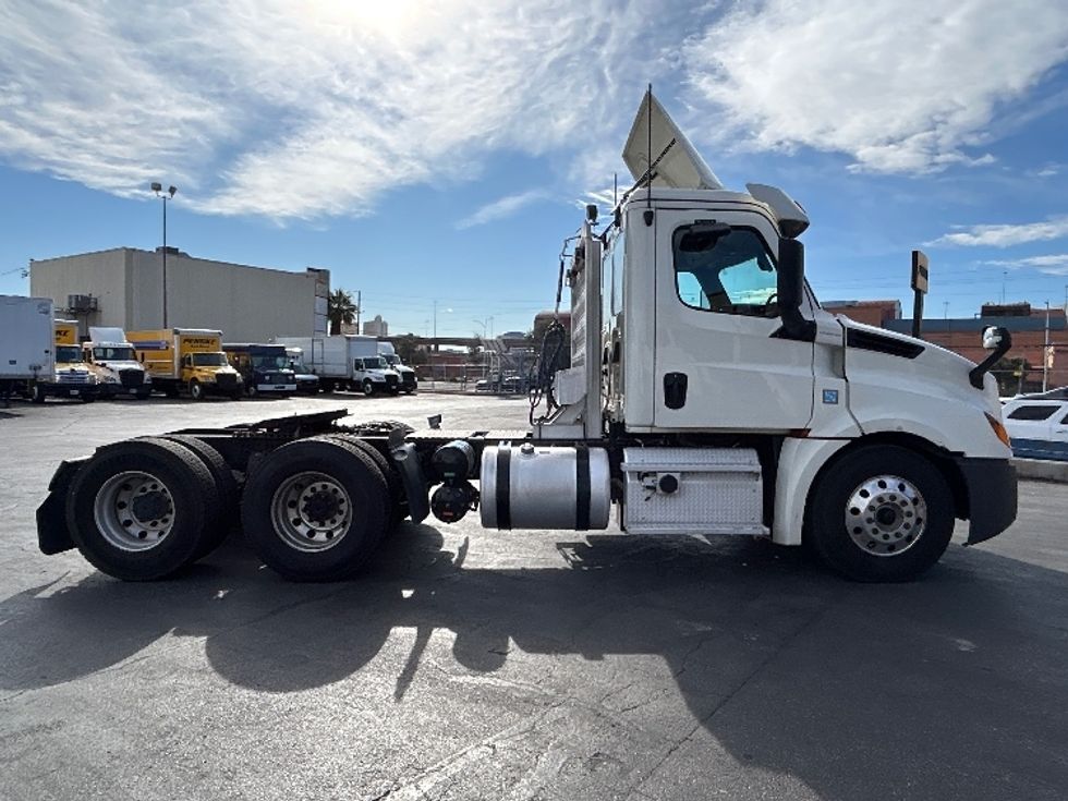 Day Cab Tractor-Heavy Duty Tractors-Freightliner-2019-T12664ST-Las Vegas-NV-229,023\n\t\tmiles-$ 56,250 - Image 8