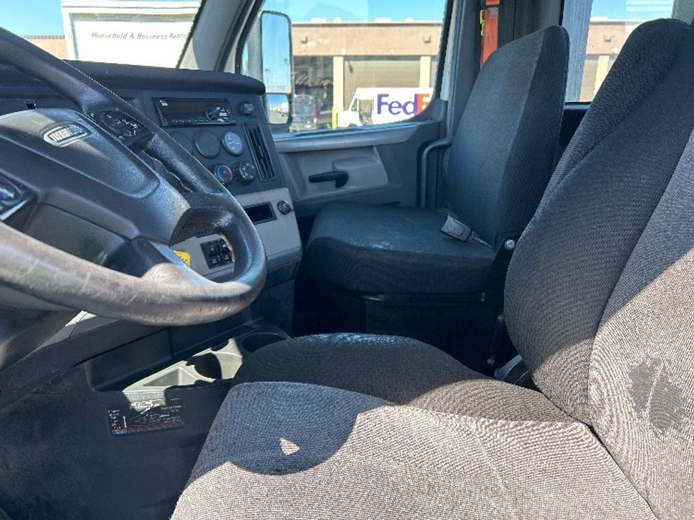 Day Cab Tractor-Heavy Duty Tractors-Freightliner-2019-T12664ST-Las Vegas-NV-334,111\n\t\tmiles-$ 48,000 - Image 10