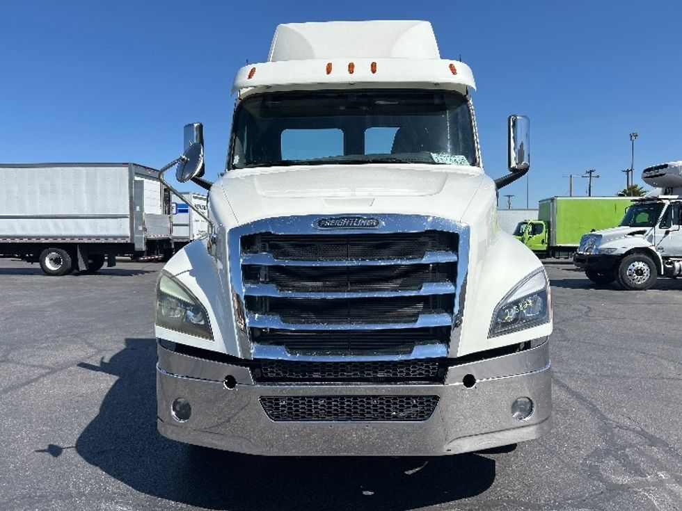 Day Cab Tractor-Heavy Duty Tractors-Freightliner-2019-T12664ST-Las Vegas-NV-334,111\n\t\tmiles-$ 48,000 - Image 2