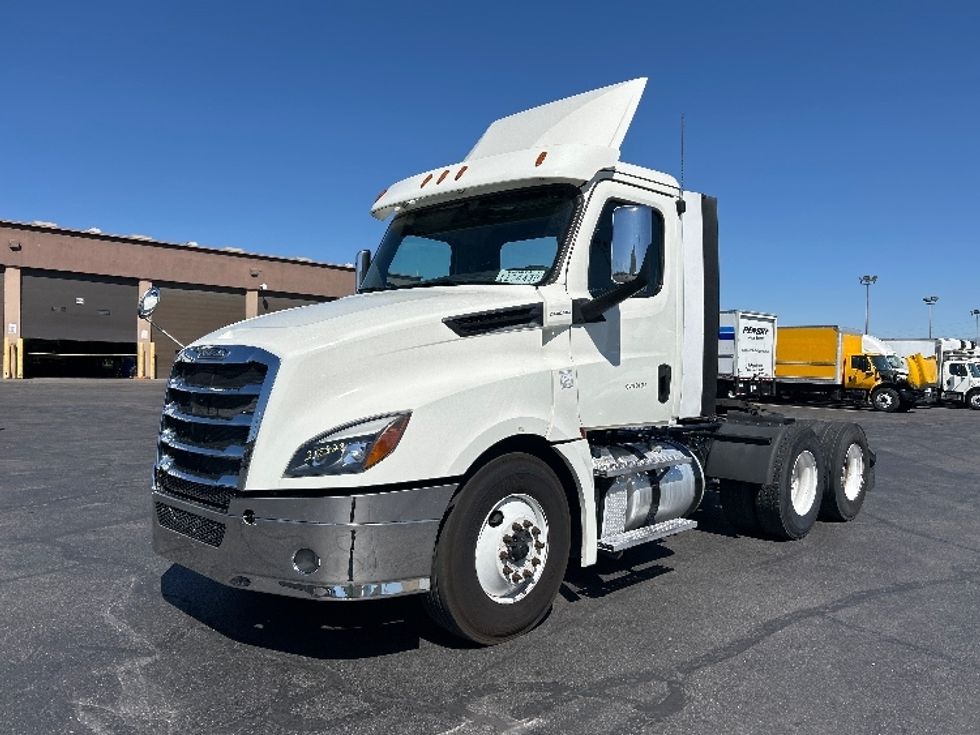 Day Cab Tractor-Heavy Duty Tractors-Freightliner-2019-T12664ST-Las Vegas-NV-334,111\n\t\tmiles-$ 48,000 - Image 3