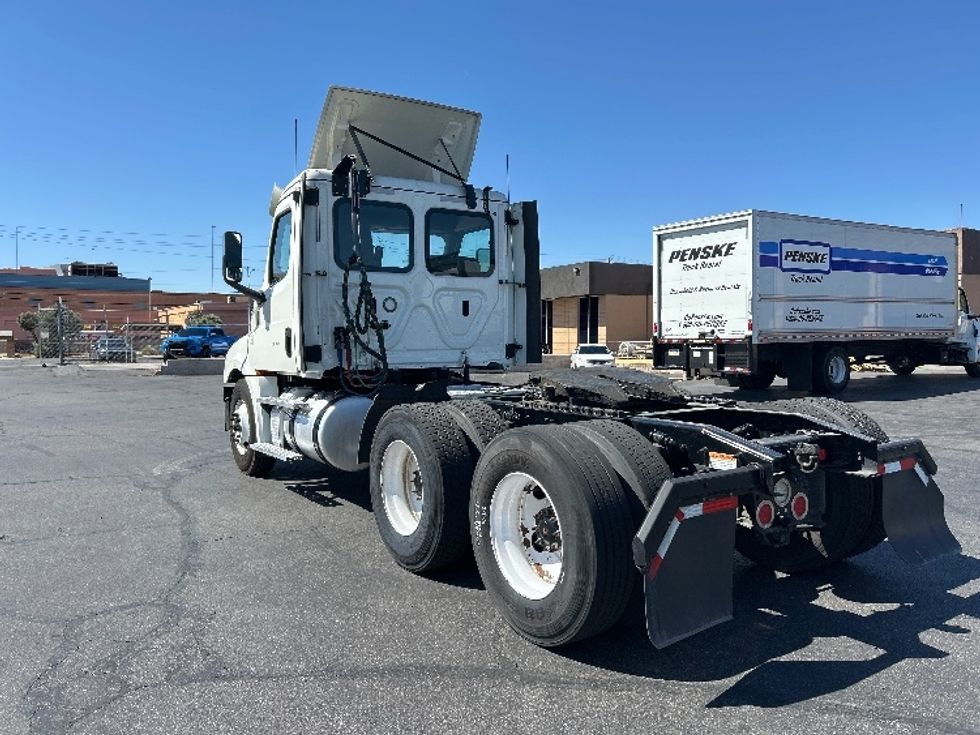 Day Cab Tractor-Heavy Duty Tractors-Freightliner-2019-T12664ST-Las Vegas-NV-334,111\n\t\tmiles-$ 48,000 - Image 5