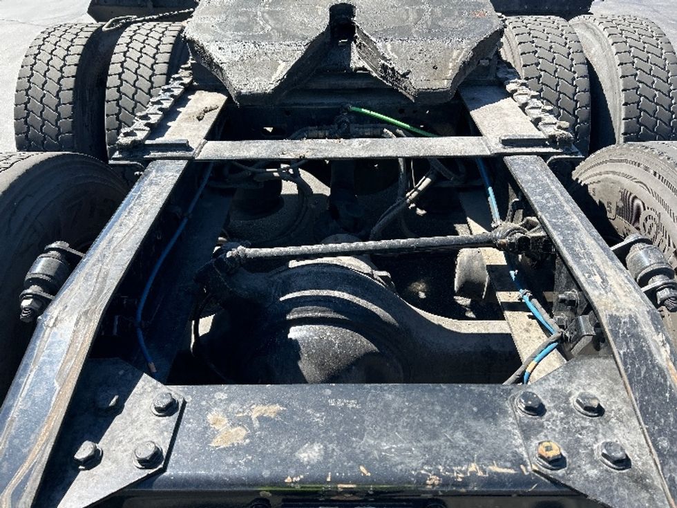 Day Cab Tractor-Heavy Duty Tractors-Freightliner-2019-T12664ST-Las Vegas-NV-334,111\n\t\tmiles-$ 48,000 - Image 6