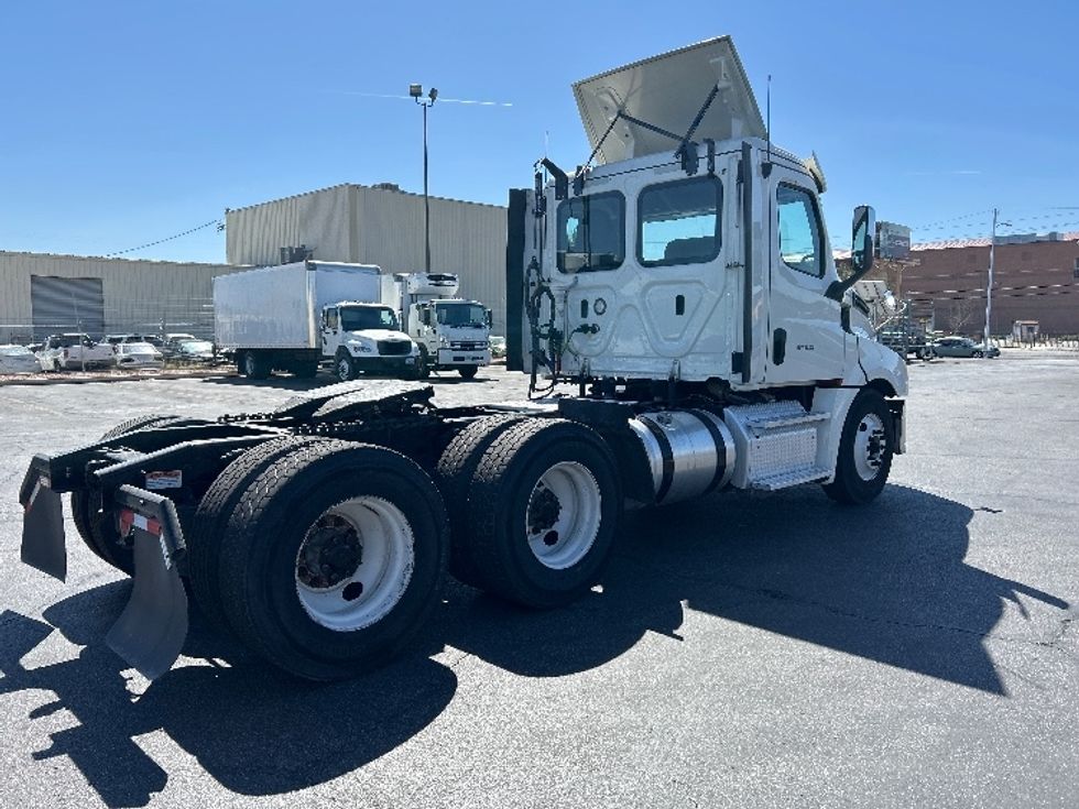 Day Cab Tractor-Heavy Duty Tractors-Freightliner-2019-T12664ST-Las Vegas-NV-334,111\n\t\tmiles-$ 48,000 - Image 7