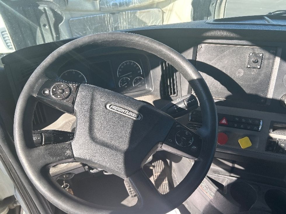 Day Cab Tractor-Heavy Duty Tractors-Freightliner-2019-T12664ST-Las Vegas-NV-695,525\n\t\tmiles-$ 26,250 - Image 11
