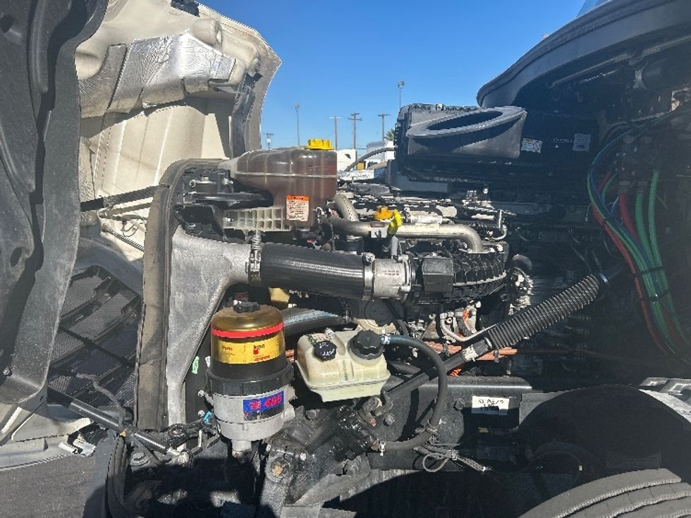 Day Cab Tractor-Heavy Duty Tractors-Freightliner-2019-T12664ST-Las Vegas-NV-695,525\n\t\tmiles-$ 26,250 - Image 15