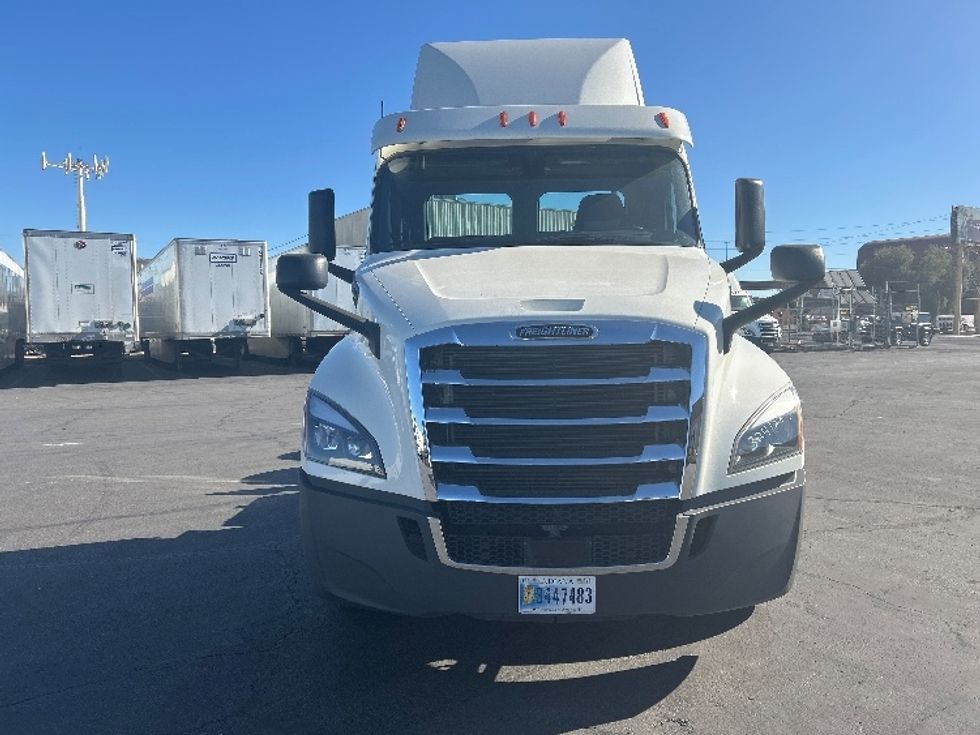 Day Cab Tractor-Heavy Duty Tractors-Freightliner-2019-T12664ST-Las Vegas-NV-695,525\n\t\tmiles-$ 26,250 - Image 2