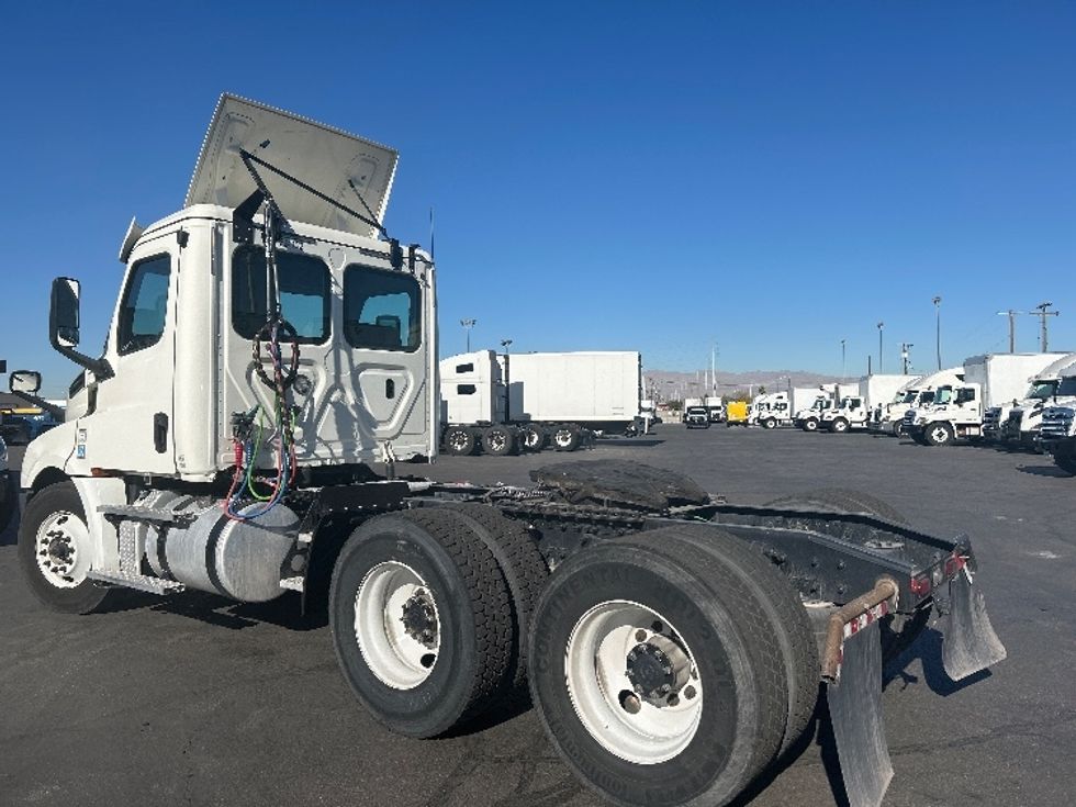 Day Cab Tractor-Heavy Duty Tractors-Freightliner-2019-T12664ST-Las Vegas-NV-695,525\n\t\tmiles-$ 26,250 - Image 5