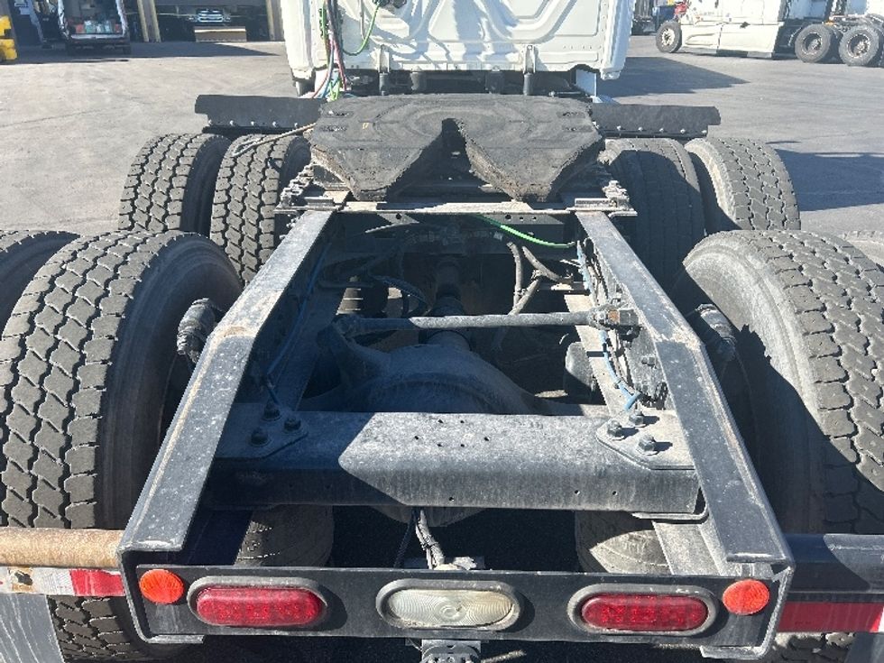 Day Cab Tractor-Heavy Duty Tractors-Freightliner-2019-T12664ST-Las Vegas-NV-695,525\n\t\tmiles-$ 26,250 - Image 6