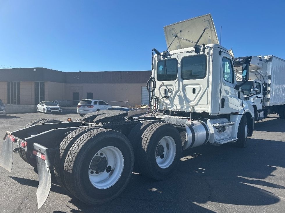 Day Cab Tractor-Heavy Duty Tractors-Freightliner-2019-T12664ST-Las Vegas-NV-695,525\n\t\tmiles-$ 26,250 - Image 7