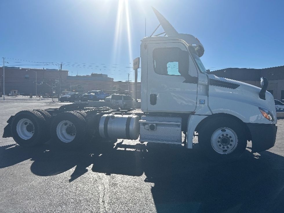 Day Cab Tractor-Heavy Duty Tractors-Freightliner-2019-T12664ST-Las Vegas-NV-695,525\n\t\tmiles-$ 26,250 - Image 8