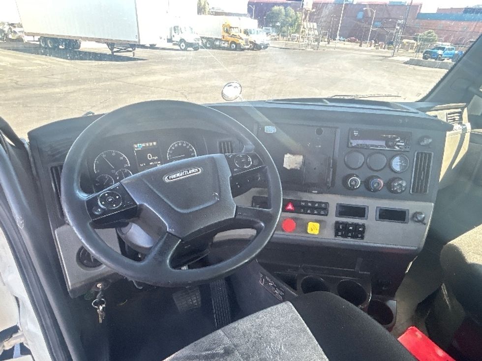 Day Cab Tractor-Heavy Duty Tractors-Freightliner-2019-T12664ST-Las Vegas-NV-881,765\n\t\tmiles-$ 24,250 - Image 11