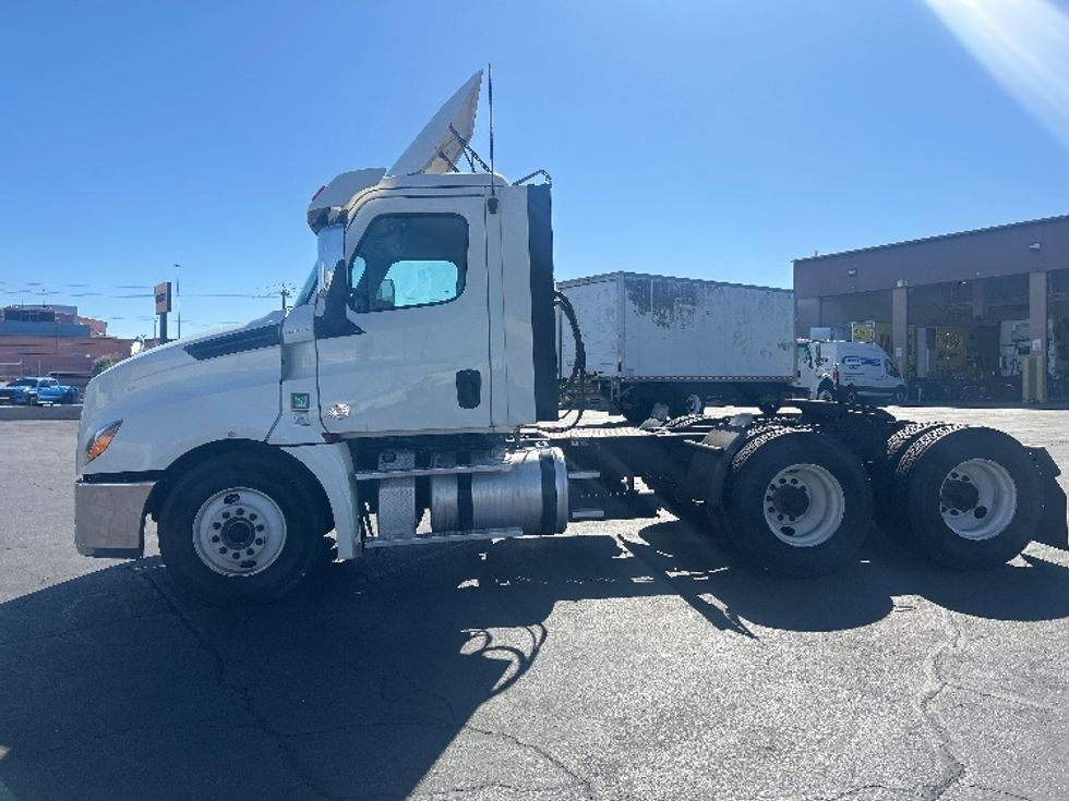Day Cab Tractor-Heavy Duty Tractors-Freightliner-2019-T12664ST-Las Vegas-NV-881,765\n\t\tmiles-$ 24,250 - Image 4