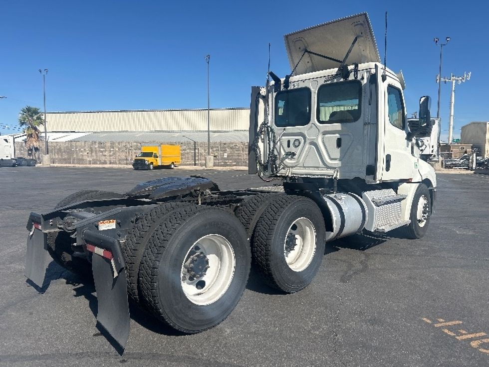Day Cab Tractor-Heavy Duty Tractors-Freightliner-2019-T12664ST-Las Vegas-NV-881,765\n\t\tmiles-$ 24,250 - Image 7