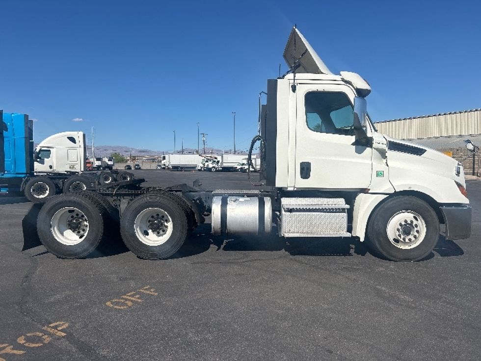 Day Cab Tractor-Heavy Duty Tractors-Freightliner-2019-T12664ST-Las Vegas-NV-881,765\n\t\tmiles-$ 24,250 - Image 8