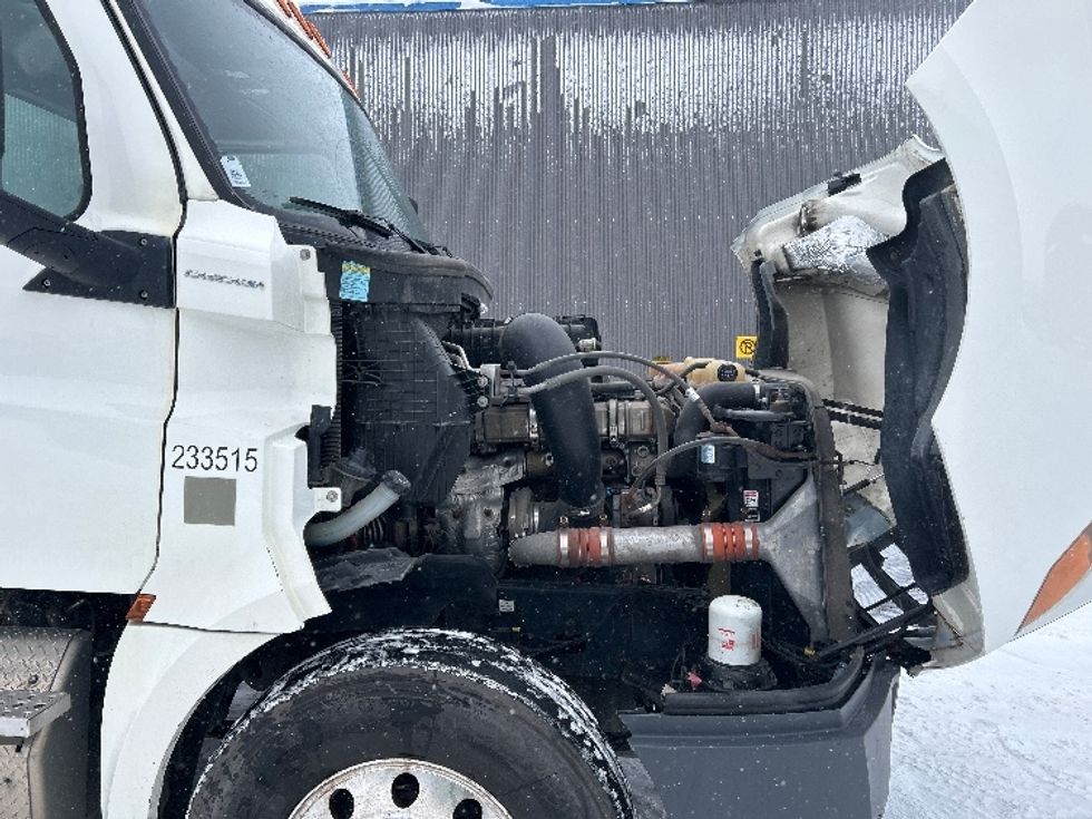 Day Cab Tractor-Heavy Duty Tractors-Freightliner-2019-T12664ST-Laval-PQ-562,359\n\t\tkm-$ 55,750 - Image 15
