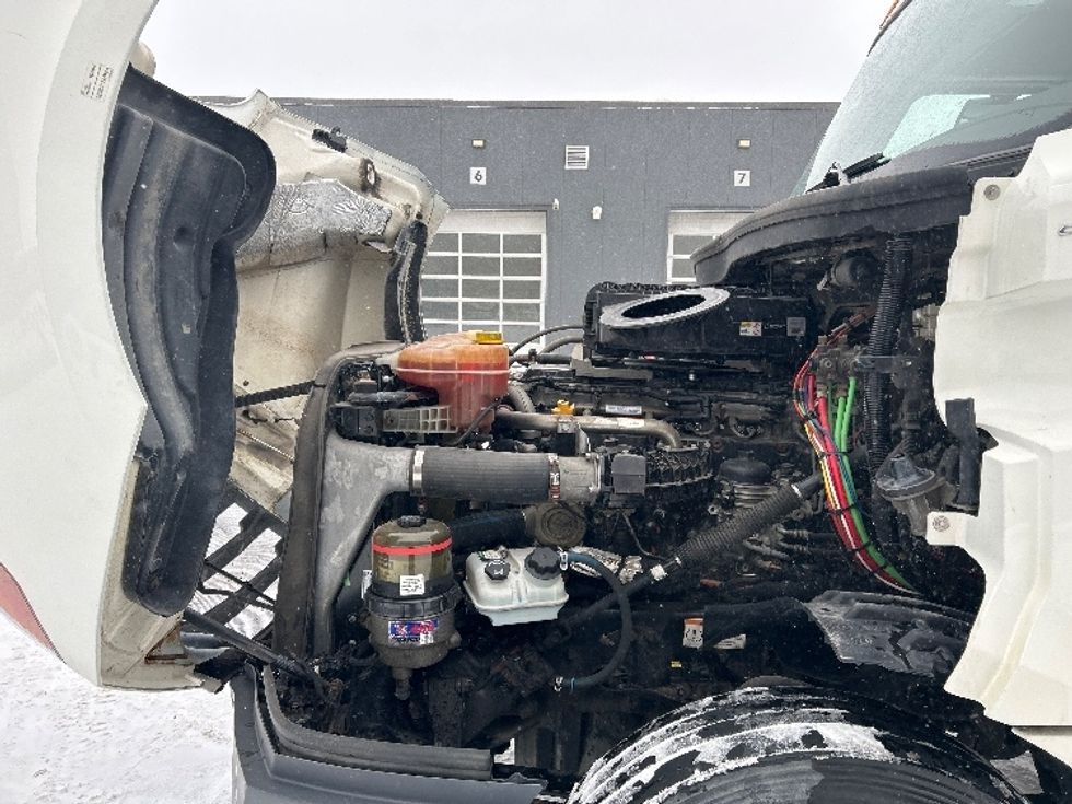 Day Cab Tractor-Heavy Duty Tractors-Freightliner-2019-T12664ST-Laval-PQ-562,359\n\t\tkm-$ 55,750 - Image 16