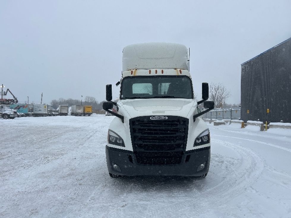 Day Cab Tractor-Heavy Duty Tractors-Freightliner-2019-T12664ST-Laval-PQ-562,359\n\t\tkm-$ 55,750 - Image 2