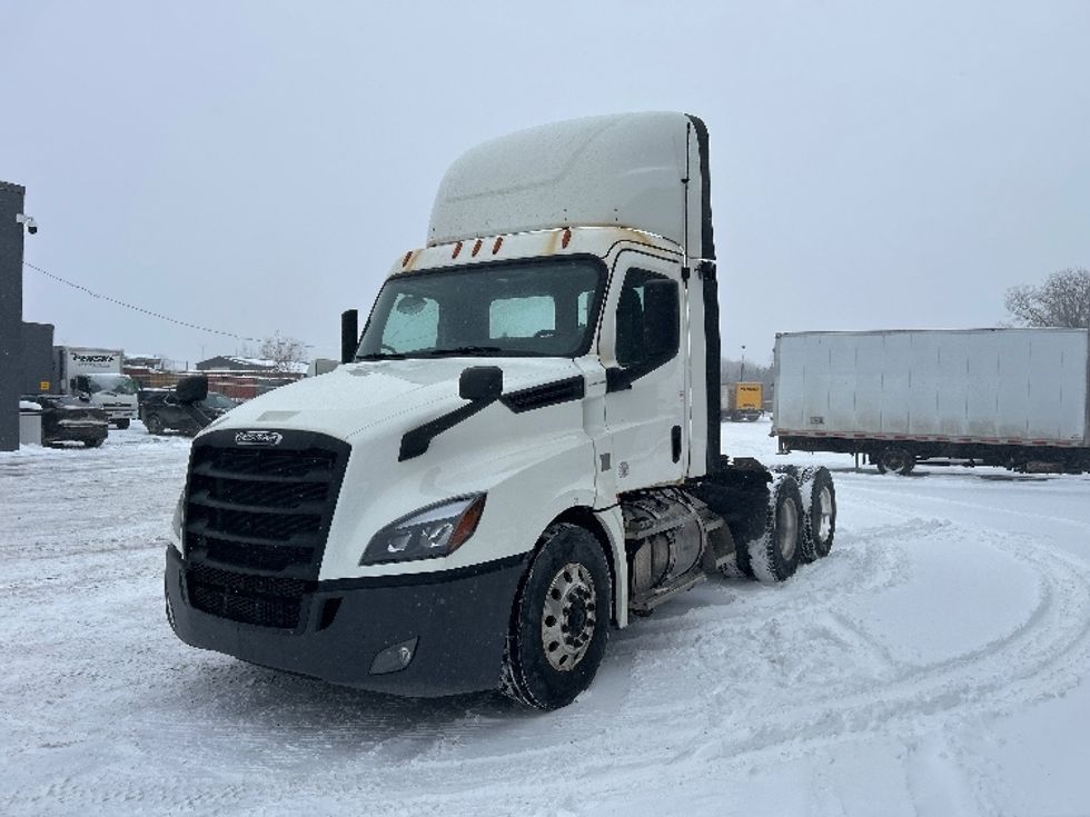 Day Cab Tractor-Heavy Duty Tractors-Freightliner-2019-T12664ST-Laval-PQ-562,359\n\t\tkm-$ 55,750 - Image 3