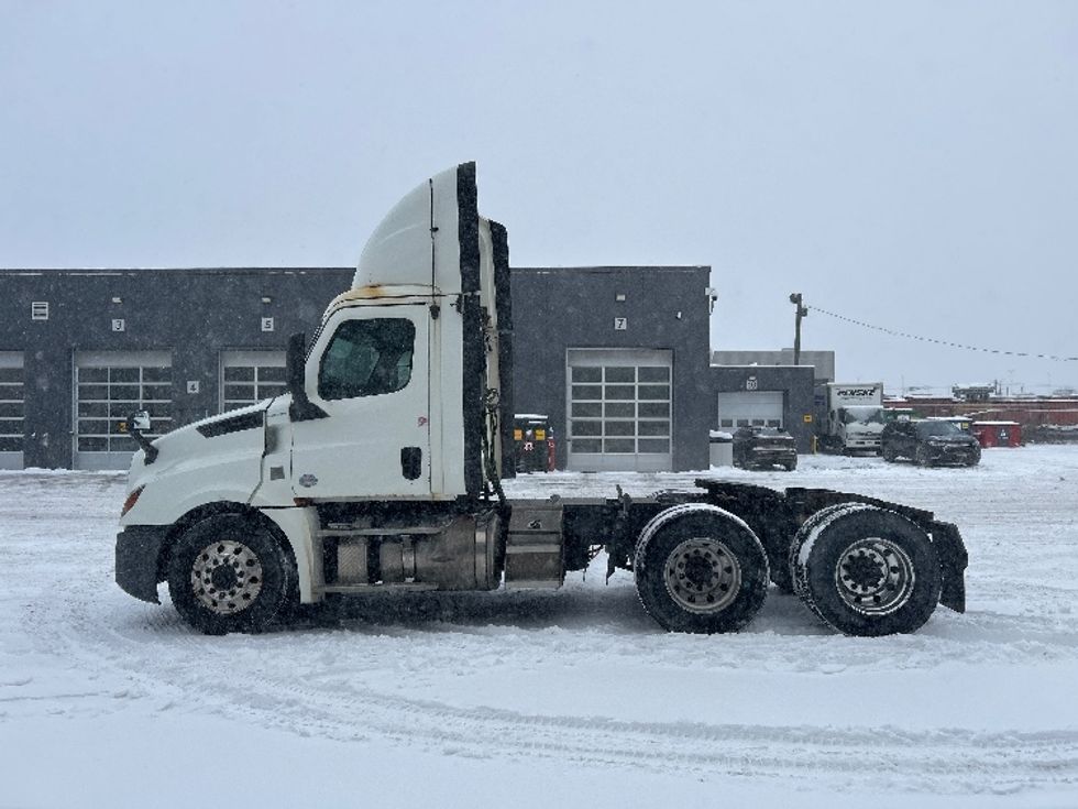Day Cab Tractor-Heavy Duty Tractors-Freightliner-2019-T12664ST-Laval-PQ-562,359\n\t\tkm-$ 55,750 - Image 4