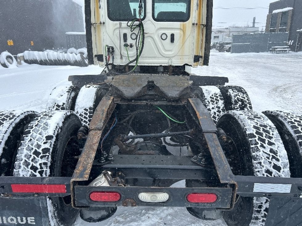 Day Cab Tractor-Heavy Duty Tractors-Freightliner-2019-T12664ST-Laval-PQ-562,359\n\t\tkm-$ 55,750 - Image 6