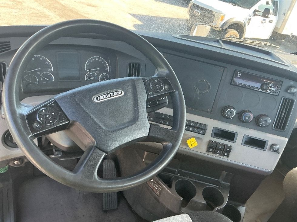 Day Cab Tractor-Heavy Duty Tractors-Freightliner-2019-T12664ST-Lexington-KY-309,760\n\t\tmiles-$ 50,750 - Image 11