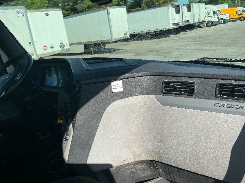 Day Cab Tractor-Heavy Duty Tractors-Freightliner-2019-T12664ST-Lexington-KY-309,760\n\t\tmiles-$ 50,750 - Image 13