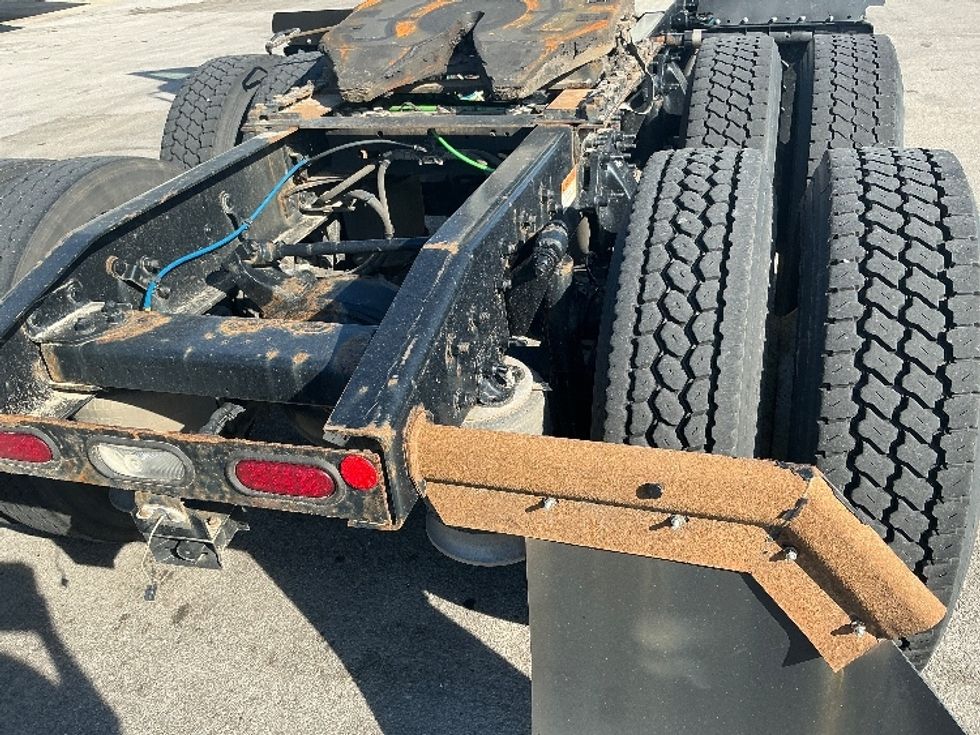 Day Cab Tractor-Heavy Duty Tractors-Freightliner-2019-T12664ST-Lexington-KY-309,760\n\t\tmiles-$ 50,750 - Image 19