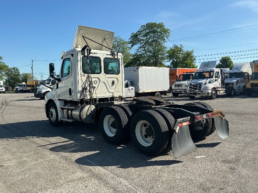 Day Cab Tractor-Heavy Duty Tractors-Freightliner-2019-T12664ST-Lexington-KY-309,760\n\t\tmiles-$ 50,750 - Image 5