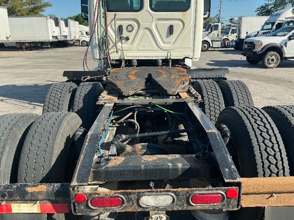 Day Cab Tractor-Heavy Duty Tractors-Freightliner-2019-T12664ST-Lexington-KY-309,760\n\t\tmiles-$ 50,750 - Image 6