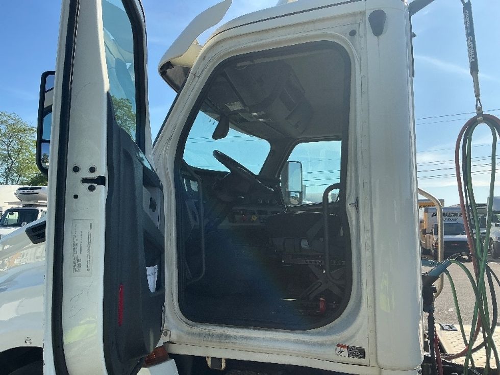 Day Cab Tractor-Heavy Duty Tractors-Freightliner-2019-T12664ST-Lexington-KY-309,760\n\t\tmiles-$ 50,750 - Image 9