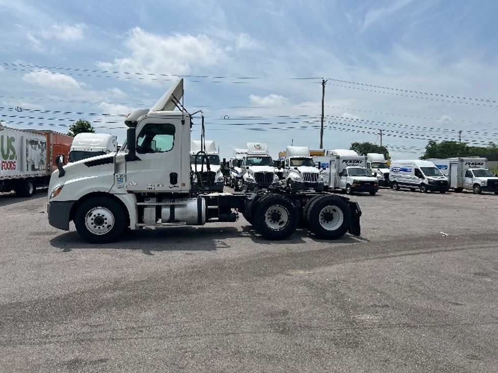 Day Cab Tractor-Heavy Duty Tractors-Freightliner-2019-T12664ST-Lexington-KY-479,293\n\t\tmiles-$ 41,750 - Image 4