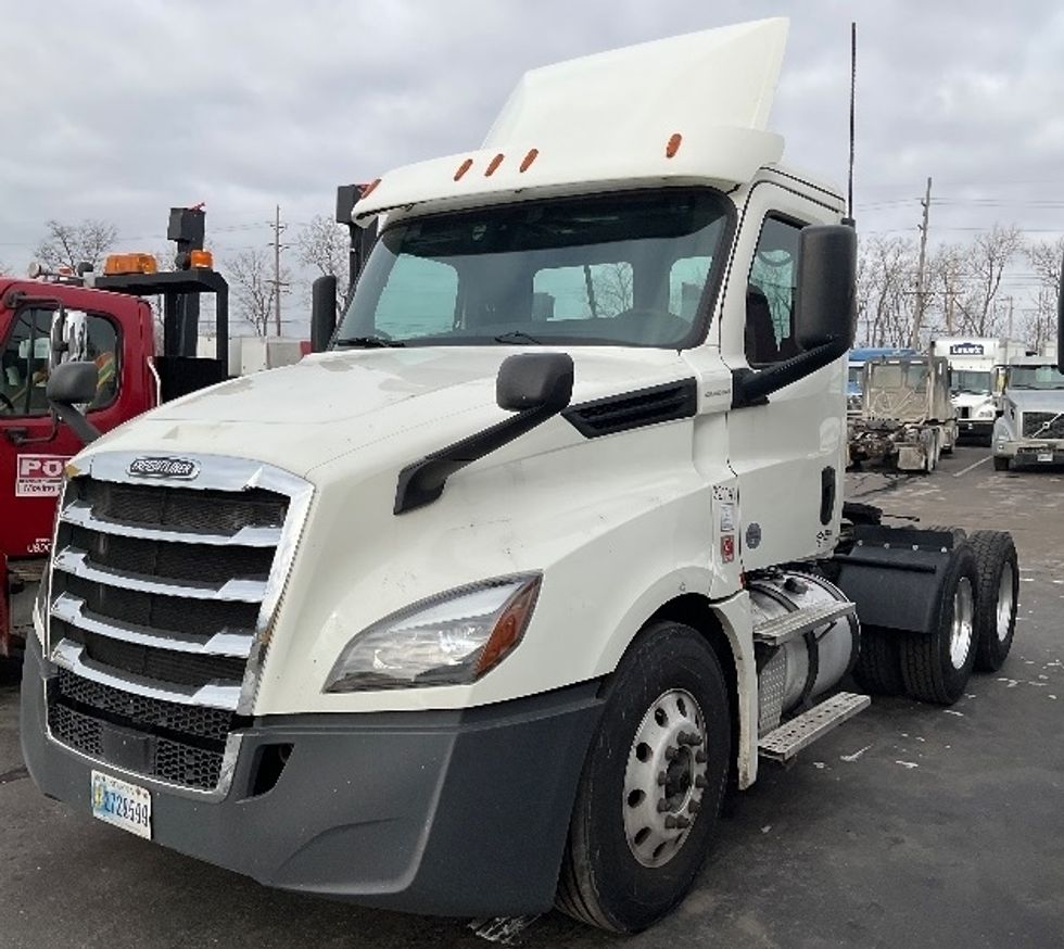 Day Cab Tractor-Heavy Duty Tractors-Freightliner-2019-T12664ST-Linden-NJ-211,053\n\t\tmiles-$ 53,750 - Image 1