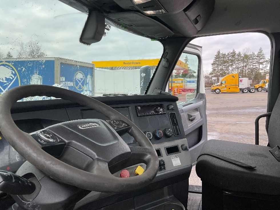 Day Cab Tractor-Heavy Duty Tractors-Freightliner-2019-T12664ST-Linden-NJ-211,053\n\t\tmiles-$ 53,750 - Image 10