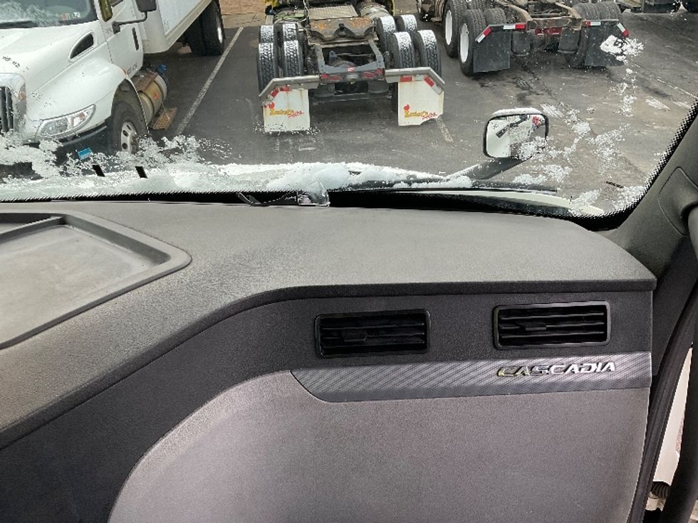 Day Cab Tractor-Heavy Duty Tractors-Freightliner-2019-T12664ST-Linden-NJ-211,053\n\t\tmiles-$ 53,750 - Image 12