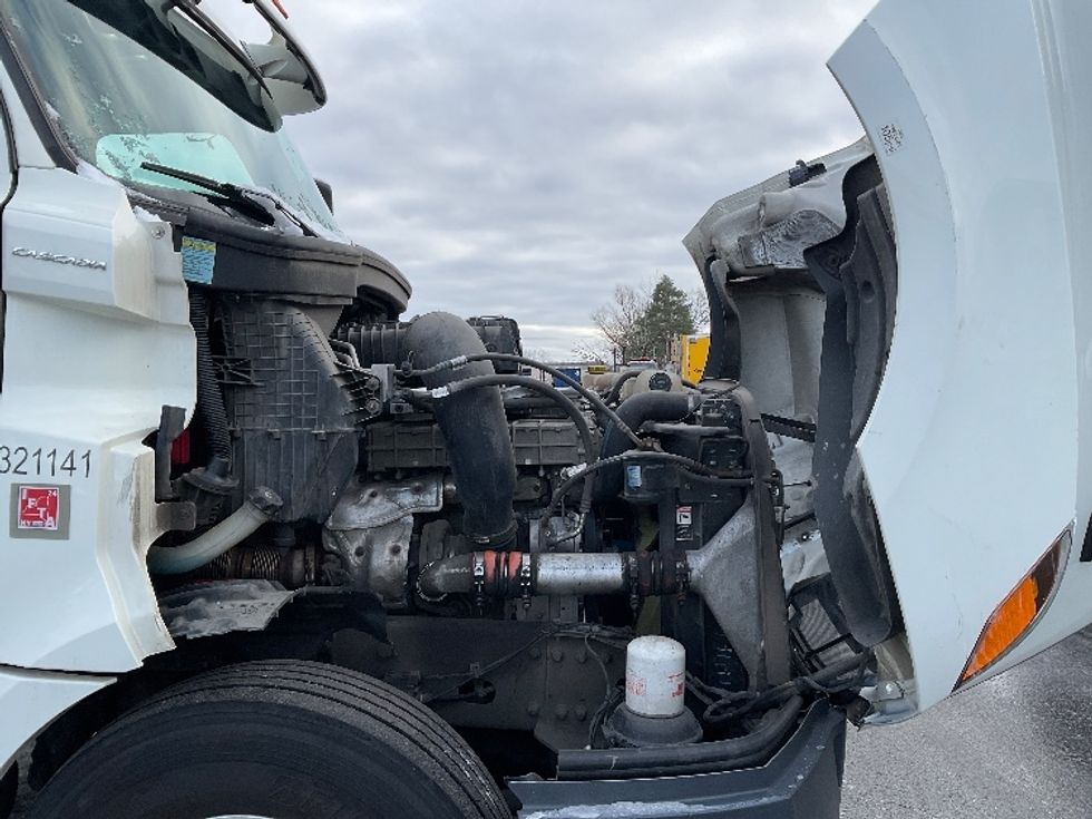 Day Cab Tractor-Heavy Duty Tractors-Freightliner-2019-T12664ST-Linden-NJ-211,053\n\t\tmiles-$ 53,750 - Image 14