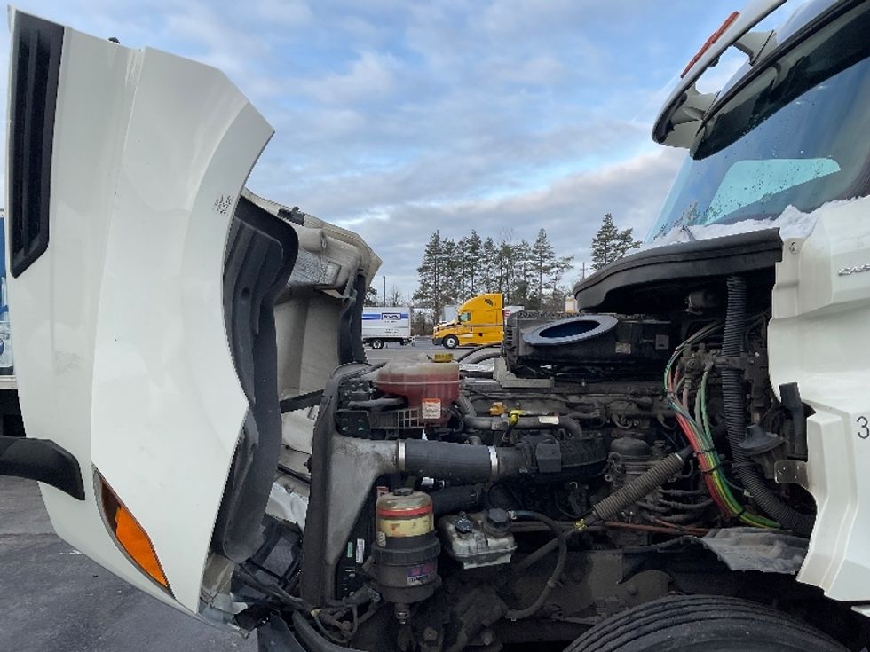 Day Cab Tractor-Heavy Duty Tractors-Freightliner-2019-T12664ST-Linden-NJ-211,053\n\t\tmiles-$ 53,750 - Image 15