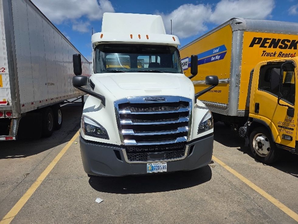 Day Cab Tractor-Heavy Duty Tractors-Freightliner-2019-T12664ST-Linden-NJ-211,053\n\t\tmiles-$ 53,750 - Image 2