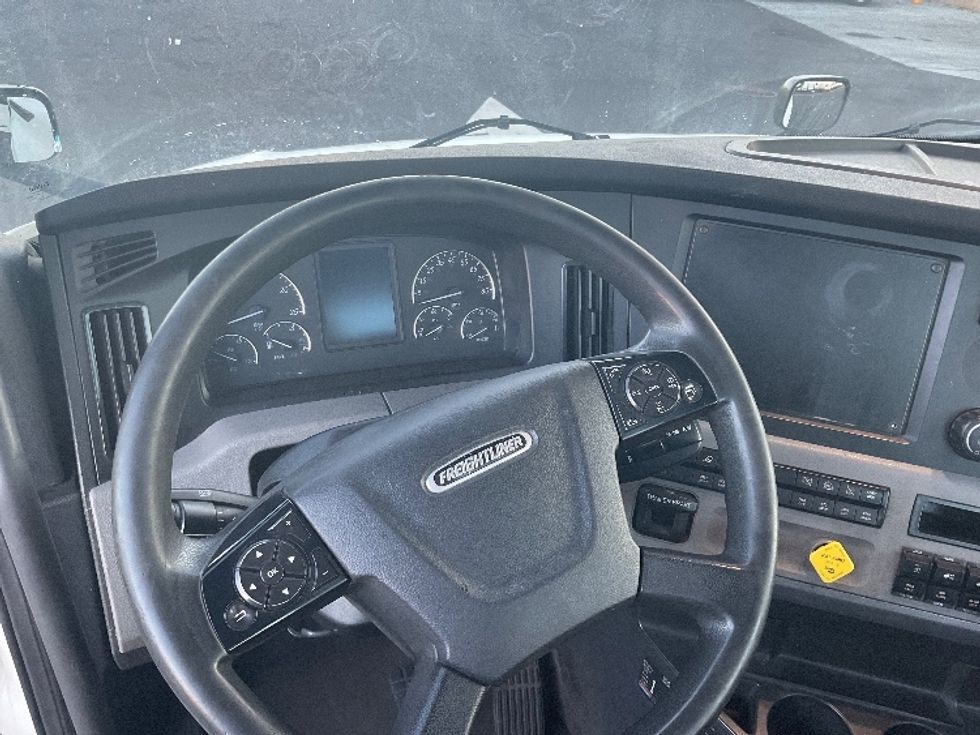 Day Cab Tractor-Heavy Duty Tractors-Freightliner-2019-T12664ST-Linden-NJ-247,102\n\t\tmiles-$ 63,250 - Image 11
