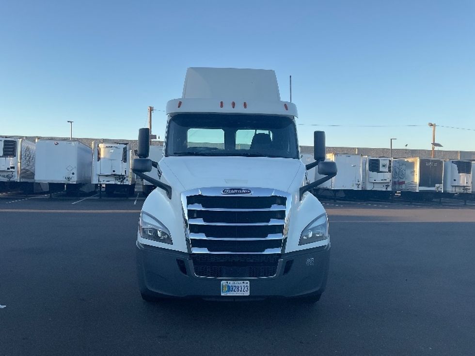 Day Cab Tractor-Heavy Duty Tractors-Freightliner-2019-T12664ST-Linden-NJ-247,102\n\t\tmiles-$ 63,250 - Image 2