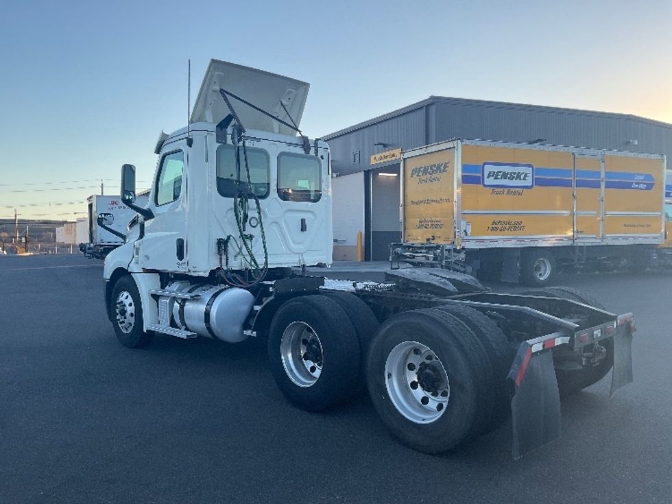 Day Cab Tractor-Heavy Duty Tractors-Freightliner-2019-T12664ST-Linden-NJ-247,102\n\t\tmiles-$ 63,250 - Image 5
