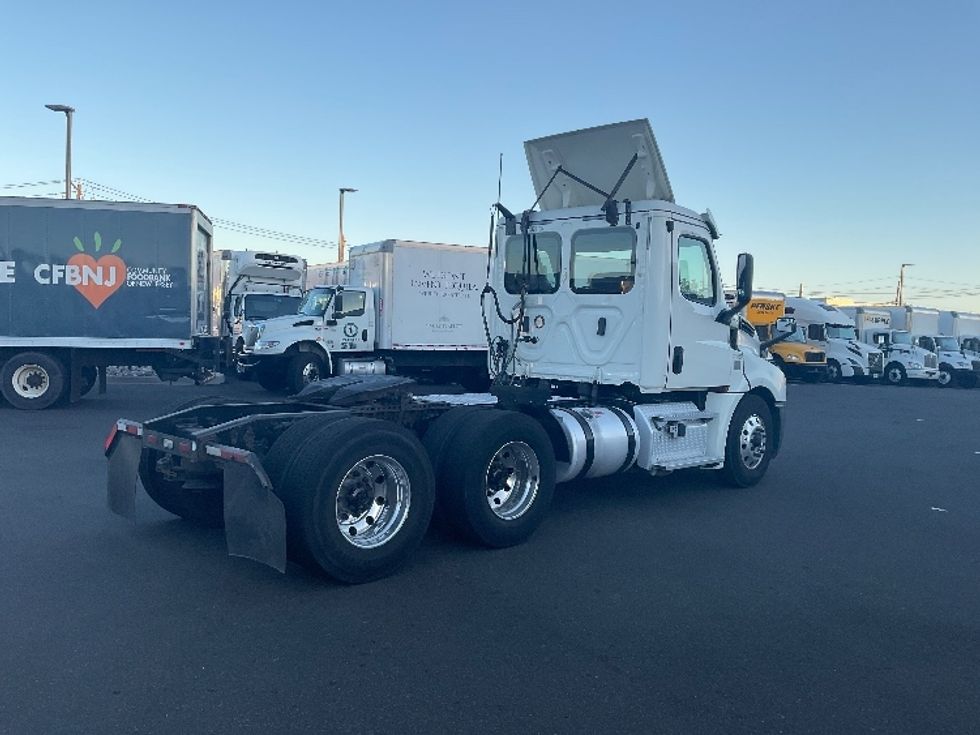 Day Cab Tractor-Heavy Duty Tractors-Freightliner-2019-T12664ST-Linden-NJ-247,102\n\t\tmiles-$ 63,250 - Image 7