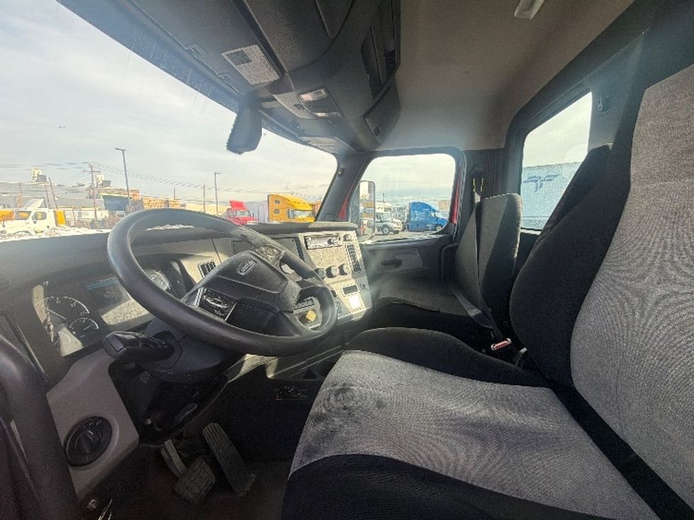 Day Cab Tractor-Heavy Duty Tractors-Freightliner-2019-T12664ST-Linden-NJ-302,178\n\t\tmiles-$ 42,500 - Image 10
